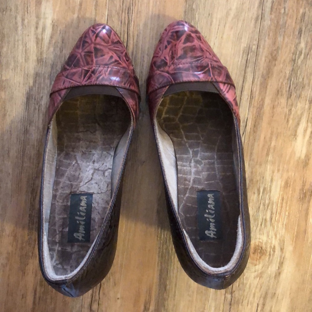 Vintage real leather carved pattern high heels